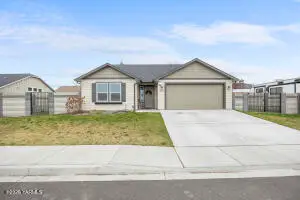 620 Pappys Way, Grandview, WA 98930