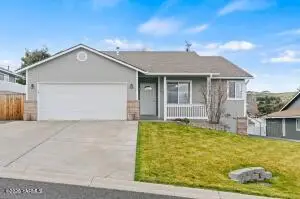 906 Crestview Dr, Selah, WA 98942 - #3