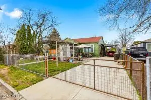 1206 S 10th Ave, Yakima, WA 98902 - #2