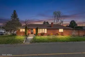217 Velma St, Grandview, WA 98930 - #1