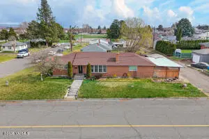 217 Velma St, Grandview, WA 98930 - #3