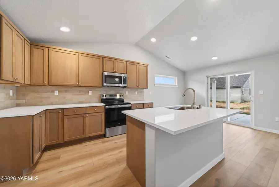5813 Woolsey Ave, Yakima, WA 98903 - #2