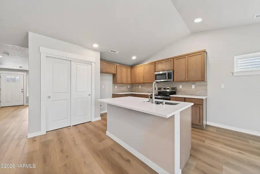 5813 Woolsey Ave, Yakima, WA 98903 - #3