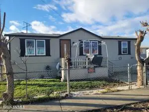 101 W Elizabeth St, Wapato, WA 98951 - Image #1