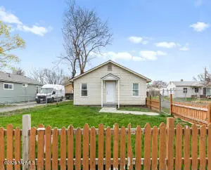 2208 S 3rd Ave, Yakima, WA 98903 - #1