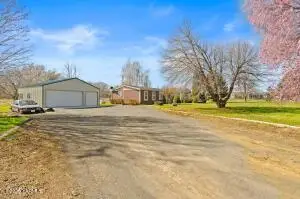 6810 W Columbus St, Yakima, WA 98903 - #1
