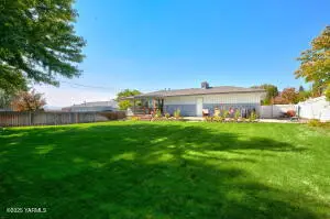405 N 61st Ave, Yakima, WA 98908 - #3