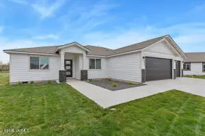 1616 Castlewood Ct #(Phase 11 Lot 305) Spec, Grandview, WA 98930 - #2