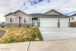 404 N 90th Ave, Yakima, WA 98908 - #1