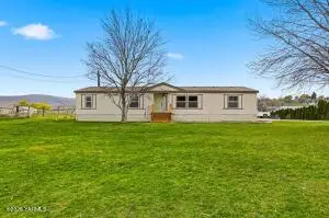 3285 N Wenas Rd, Selah, WA 98942 - #1