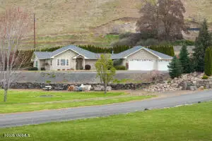 201 N Galloway Dr, Yakima, WA 98908 - #2