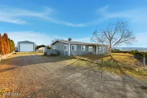 401 Clemans View Rd, Selah, WA 98942 - #2