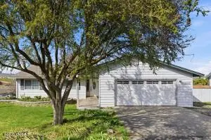 11809 Bristol Ct, Yakima, WA 98908