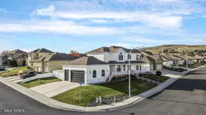 304 S 92nd Ave, Yakima, WA 98908 - #1