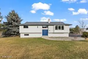 512 Taylor Rd, Selah, WA 98942
