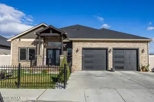 308 Ivone Dr, Sunnyside, WA 98944