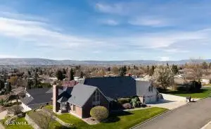 6102 Douglas Dr, Yakima, WA 98908