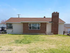 423 S 41st St, Yakima, WA 98901 - #1
