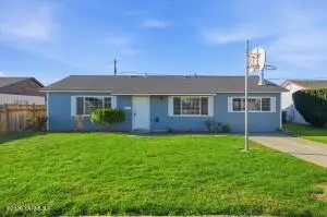 303 W 9th St, Wapato, WA 98951