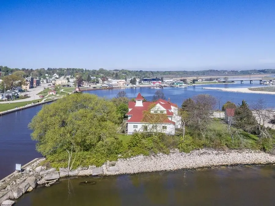 110 Hathaway Dr, Kewaunee, WI 54216 - Image #2