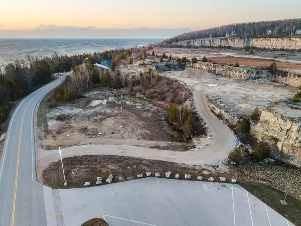 4888 Bay Shore Dr, Sturgeon Bay, WI 54235