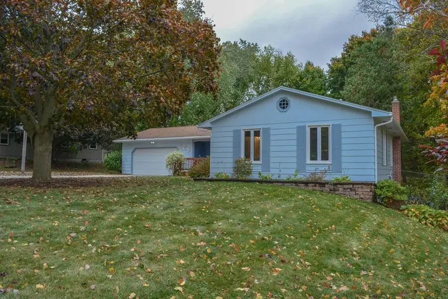 429 W Redwood St, Sturgeon Bay, WI 54235 - Image #2