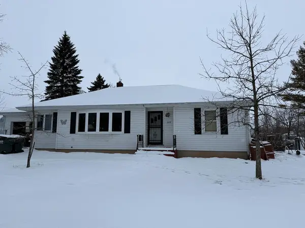 327 Lawndale Ave, Algoma, WI 54201