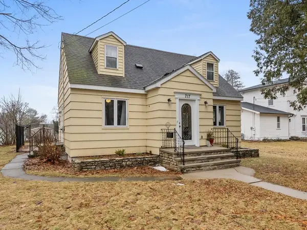 717 Oregon St, Sturgeon Bay, WI 54235