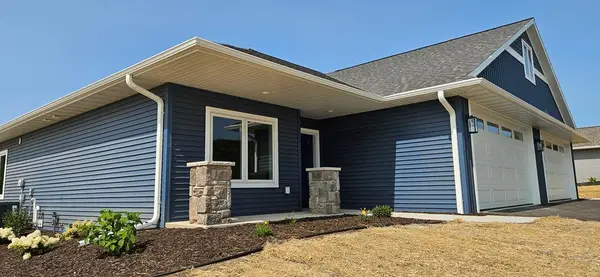 4512 Crooked Stick Ct #611, Egg Harbor, WI 54209