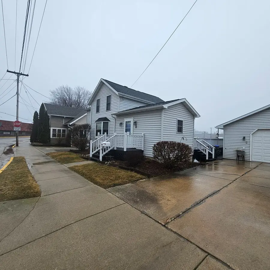 408 Water St, Algoma, WI 54201 - #2