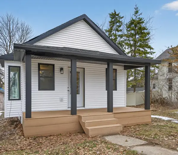421 N 4th Ave, Sturgeon Bay, WI 54235