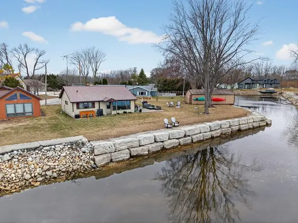 8890 Twin Harbor Rd, Sturgeon Bay, WI 54235