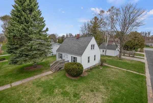 954 Oregon St, Sturgeon Bay, WI 54235