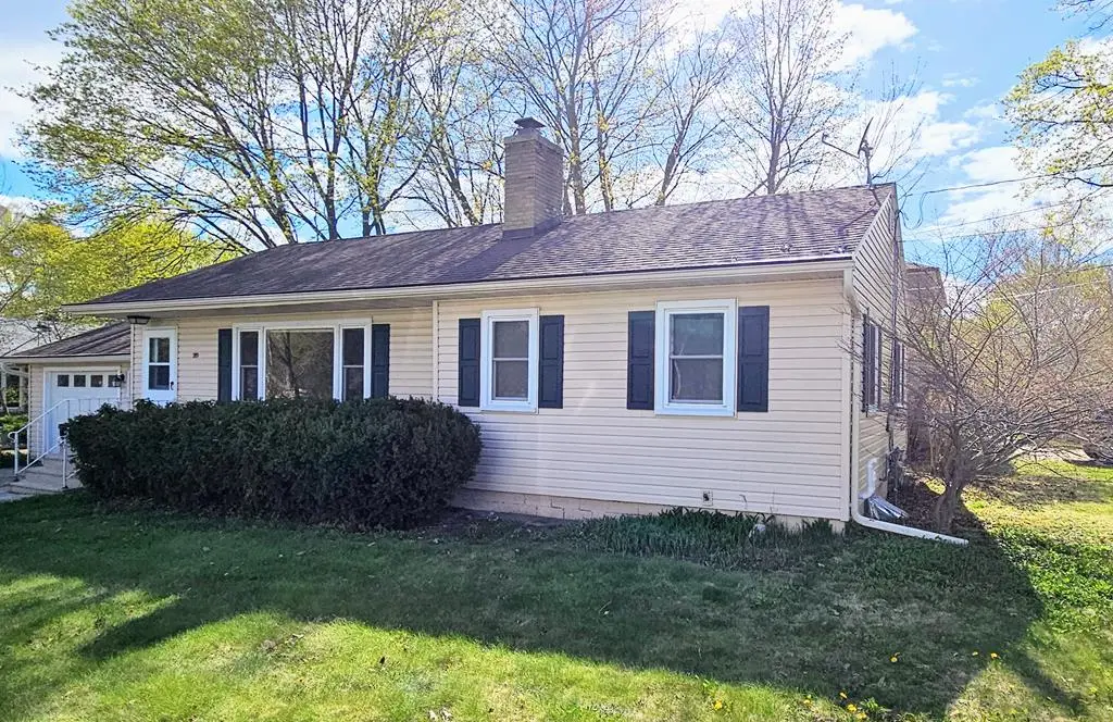 205 S 9th Ave, Sturgeon Bay, WI 54235 - #1