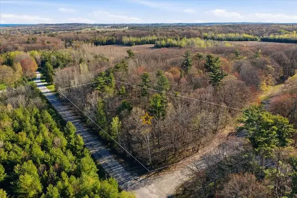 Circle Rd, Luxemburg, WI 54217