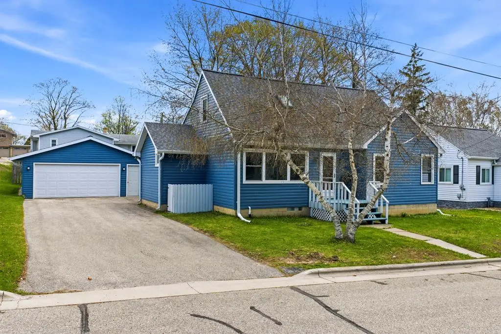 140 N 8th Pl, Sturgeon Bay, WI 54235 - #1