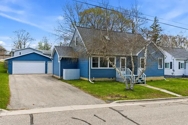 140 N 8th Pl, Sturgeon Bay, WI 54235