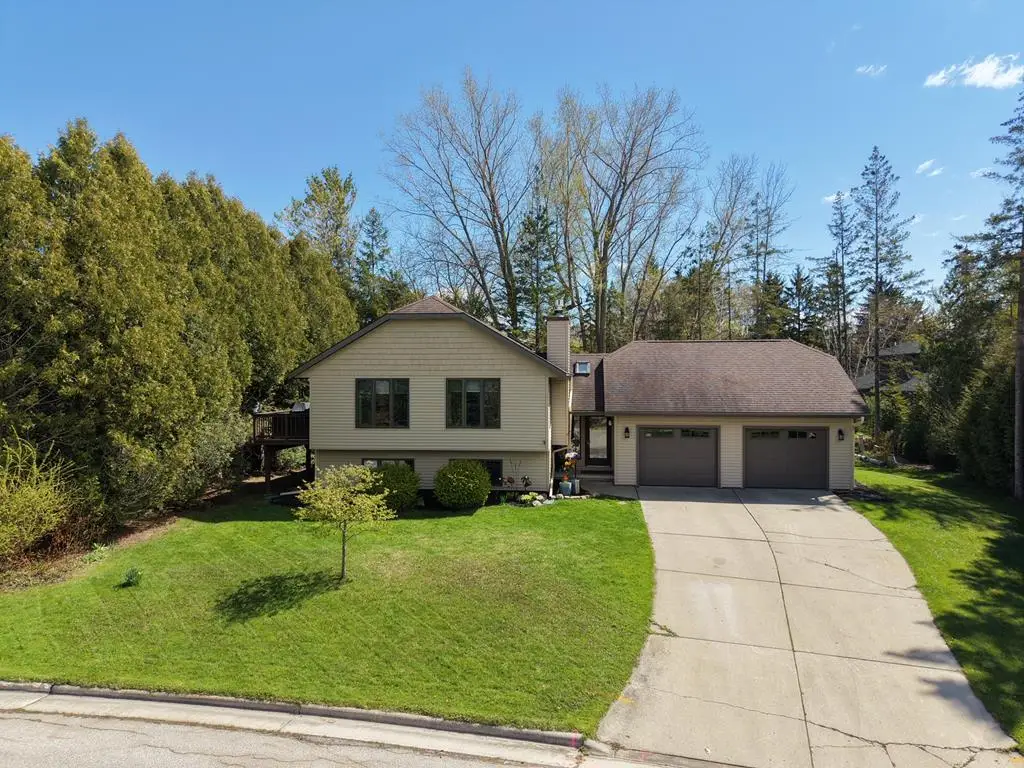 641 E Walnut Pl, Sturgeon Bay, WI 54235 - #1