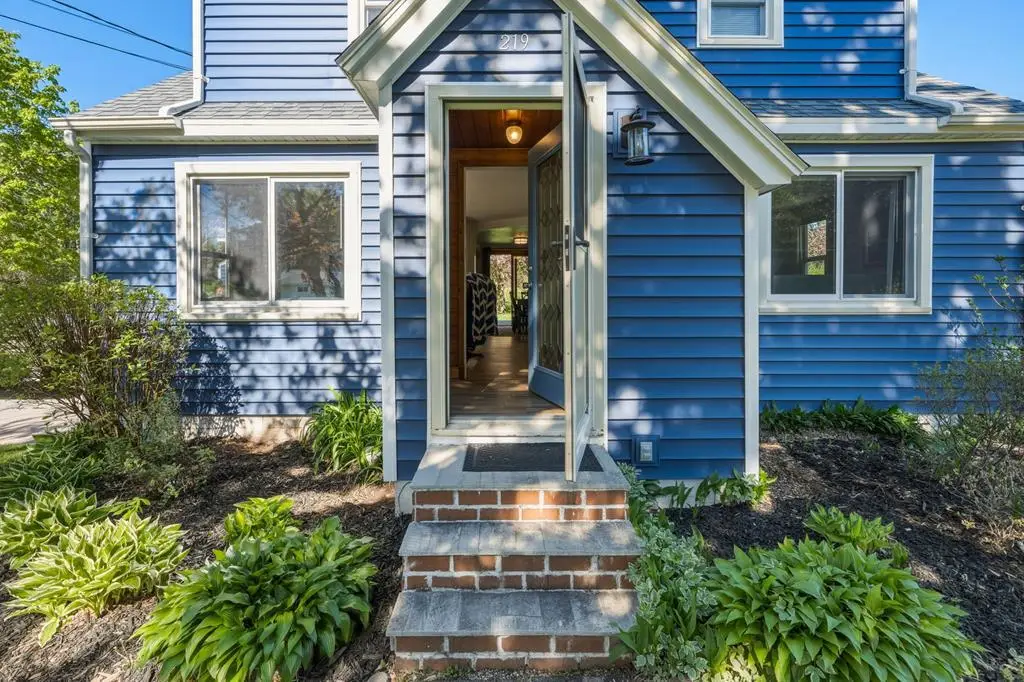 219 S Hudson Ave, Sturgeon Bay, WI 54235 - #1