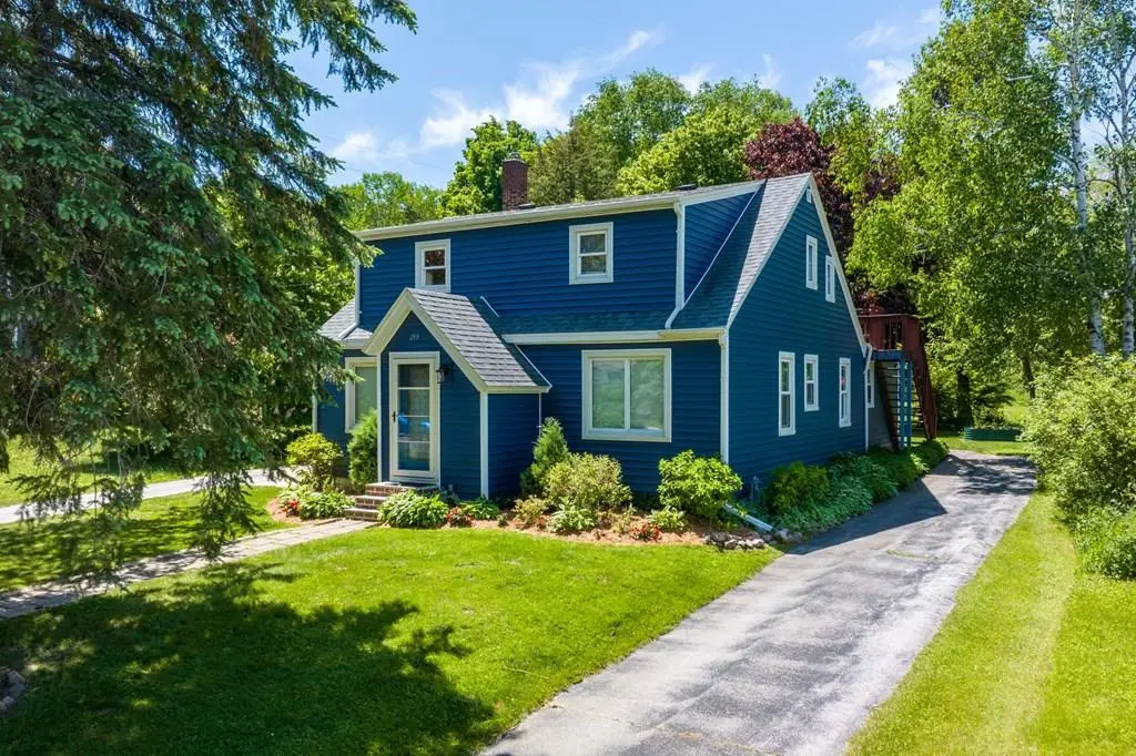 219 S Hudson Ave, Sturgeon Bay, WI 54235 - #1