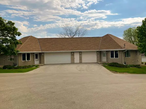 418 N 16th Cir #602, Sturgeon Bay, WI 54235