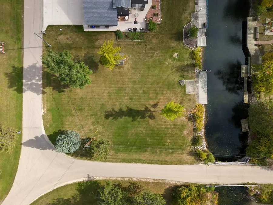 4232 Island Circle Dr, Sturgeon Bay, WI 54235 - #2