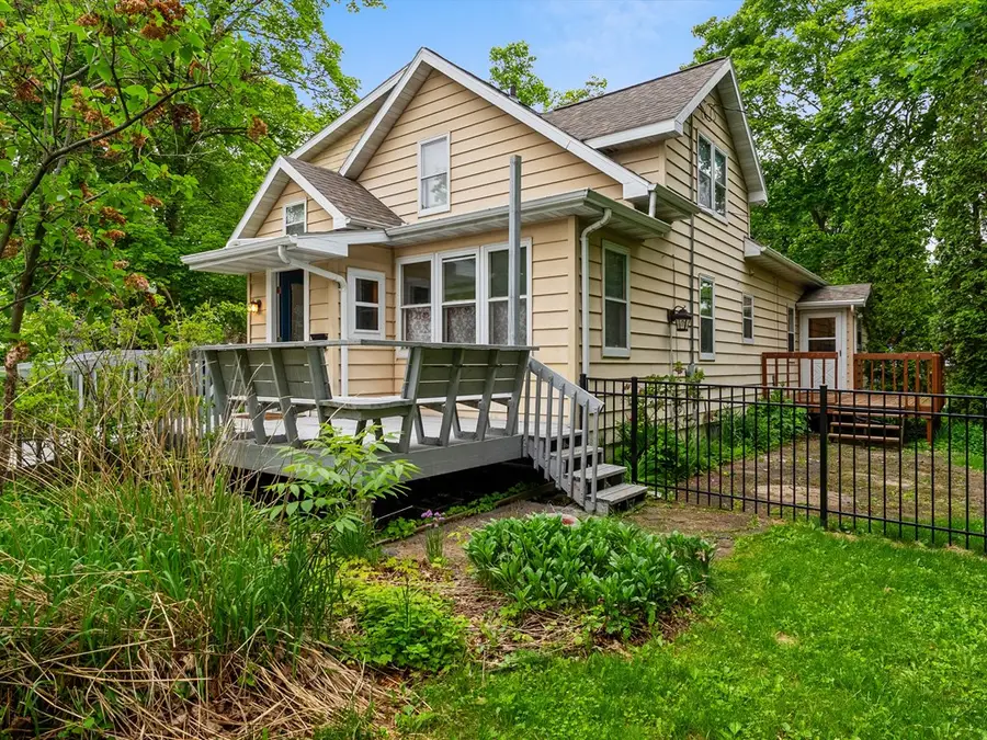 307 S 12th Ave, Sturgeon Bay, WI 54235 - #2
