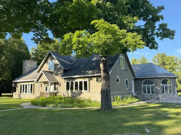 1292 East Side Rd, Washington Island, WI 54246