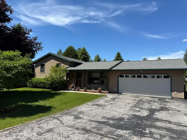 4384 Cricket Ln, Sturgeon Bay, WI 54235