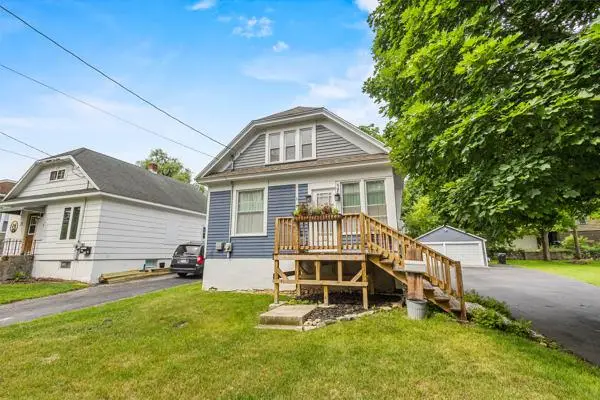 17 S Geneva Ave, Sturgeon Bay, WI 54235 - #1