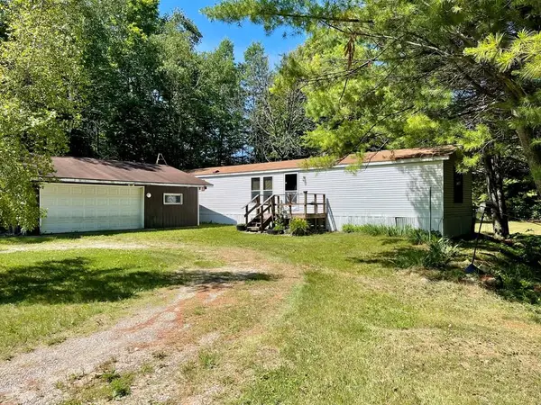 5765 Hy Line Dr, Sturgeon Bay, WI 54235