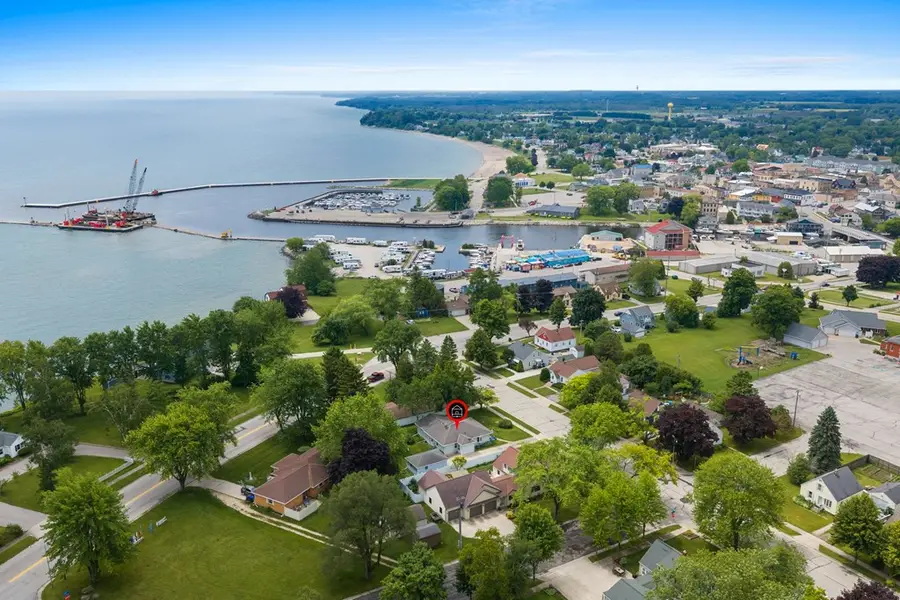 120 Vernon St, Algoma, WI 54201 - #3