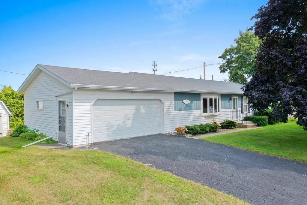 24 Baraboo Ave, Sturgeon Bay, WI 54235 - #1