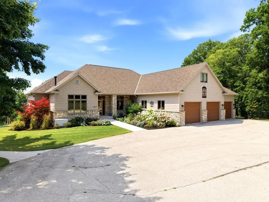 4725 Bluff Dr, Sturgeon Bay, WI 54235 - #2